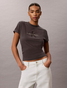 Buy 여성 애시드워시 히어로 모노로고 티 in color CHARCOAL