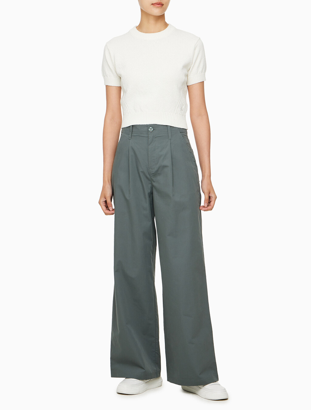 Buy 여성 루즈 치노 팬츠 in color DARK GREY
