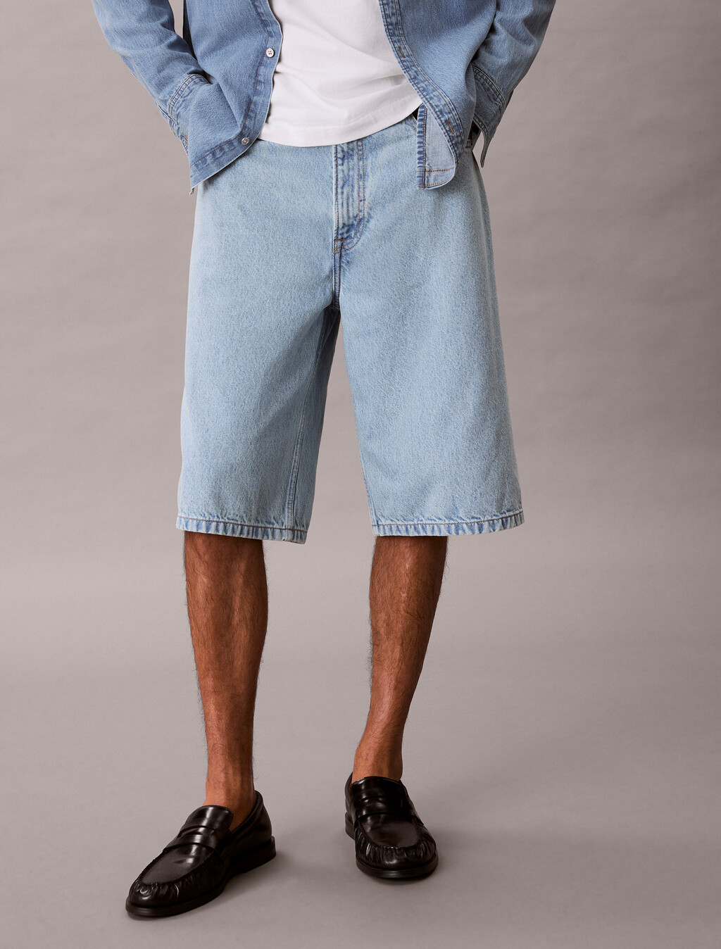 Buy 데님 라이트 블루 롱 쇼츠 in color Deep Blue