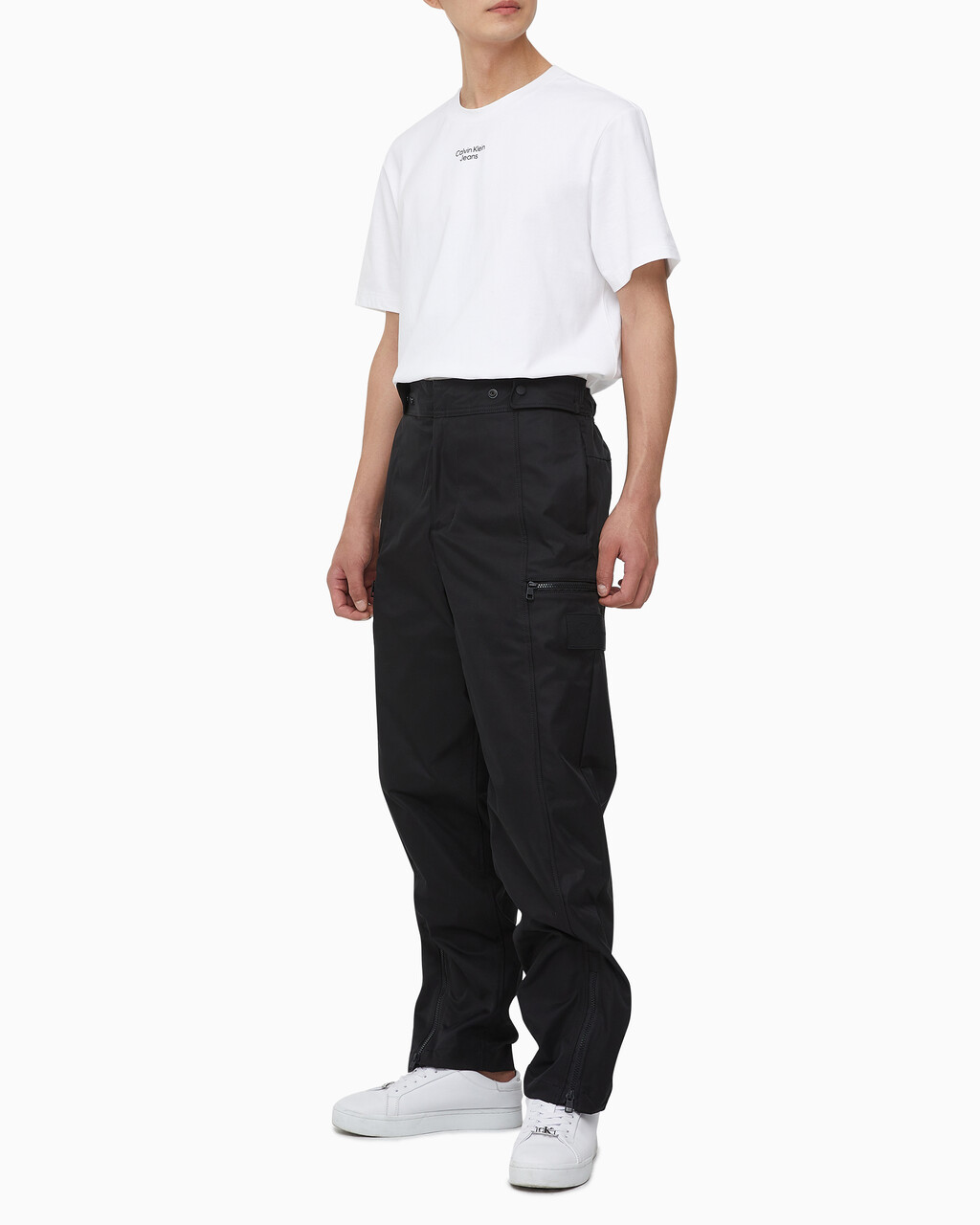 Buy 남성 지퍼 카코 팬츠 in color CK BLACK