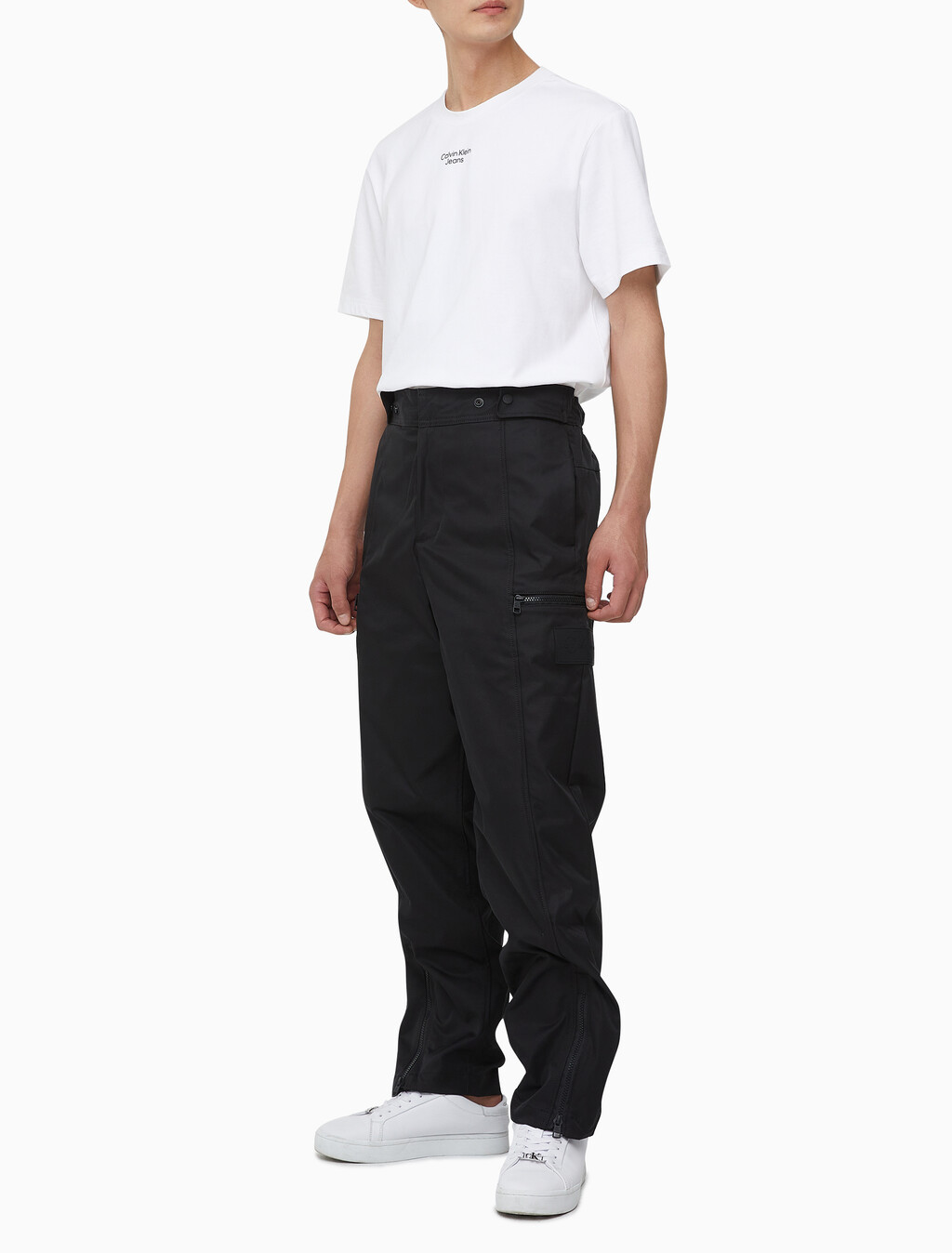 Buy 남성 지퍼 카코 팬츠 in color CK BLACK