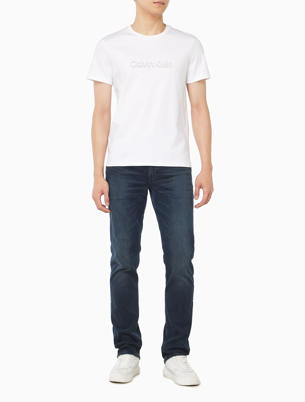 Buy 슬림핏 캘빈클라인 로고 티 in color BRIGHT WHITE