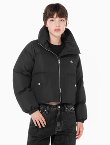 Buy 여성 볼륨 넥 크롭 다운 푸퍼 in color CK BLACK