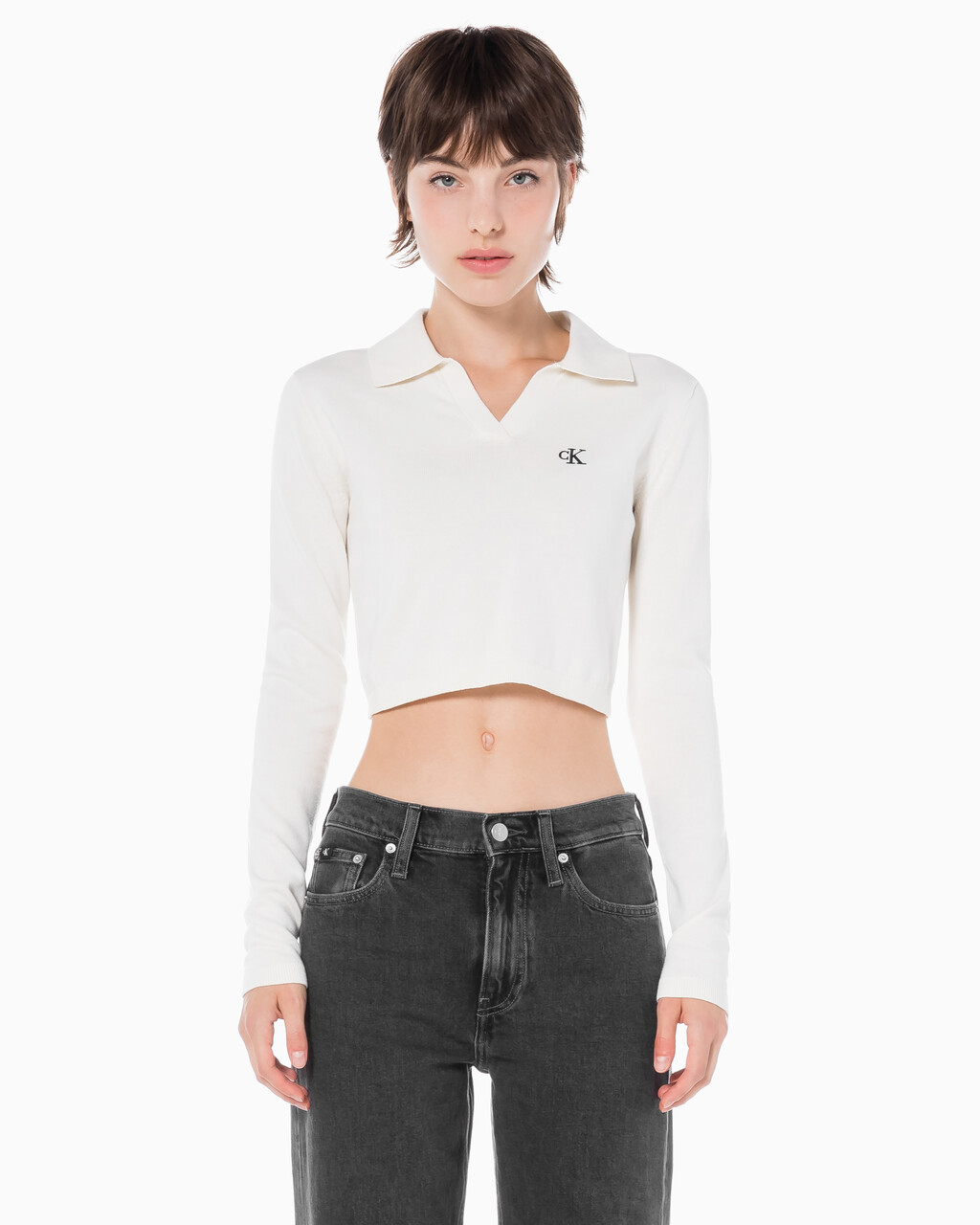 Buy 여성 브이넥 슬림 크롭 스웨터 in color WHITE
