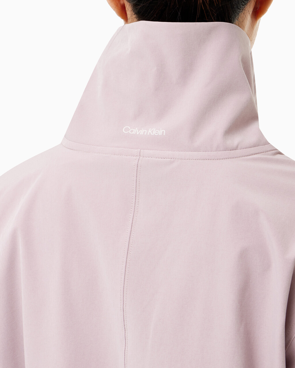 Buy 여성 리플렉티브 로고 레귤러 핏 윈드브레이커 in color GRAY ROSE