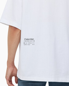 Buy 남성 숏슬리브 플라워 크루넥티 in color BRILLIANT WHITE