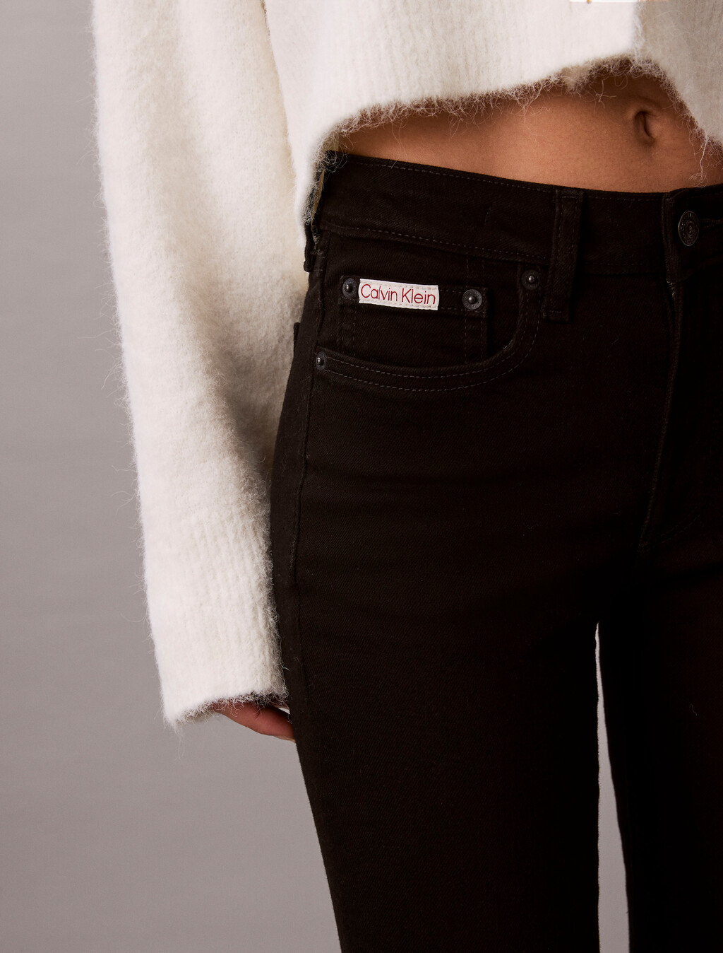 Buy 여성 미드라이즈 스키니 데님 in color BLACK