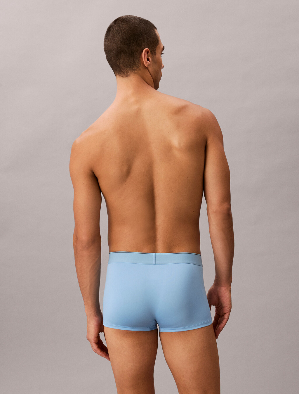 Buy 남성 CK 그래픽 마이크로 로우 라이즈 트렁크 in color BLUE