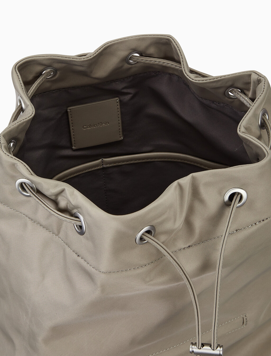 Buy 남성 슬릭 나일론 드로우 스트링 백팩 in color Desert Taupe