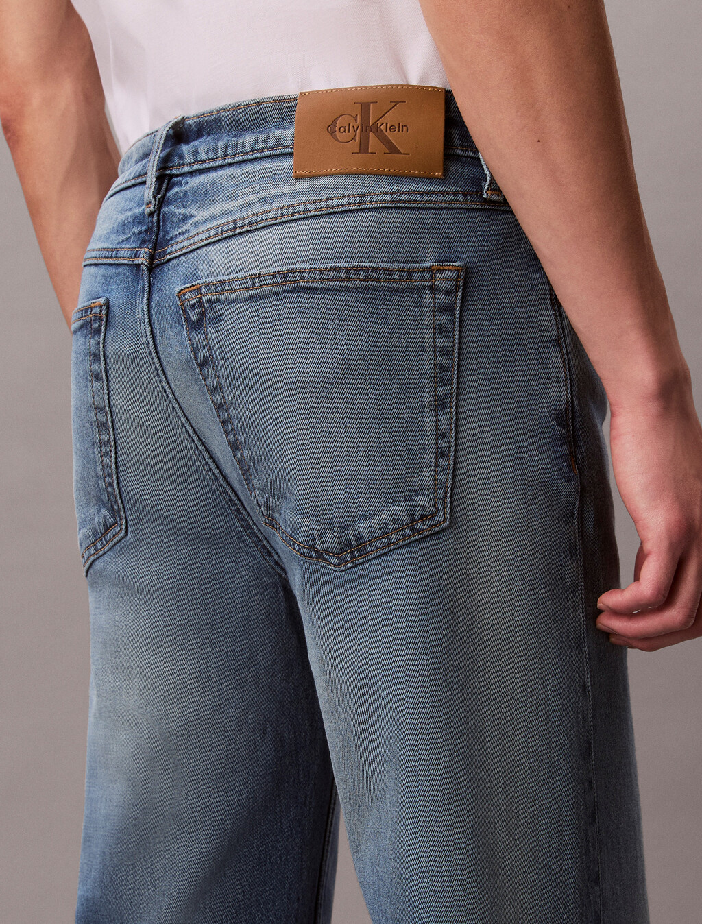 Buy 90S 스트레이트핏 진 in color Mid blue