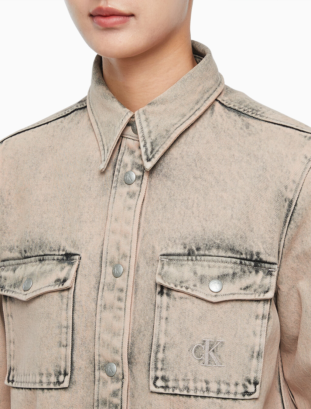 Buy 여성 슬림 데님 셔츠 in color MID BLUE BACK EMBRO