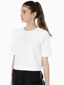Buy 여성 박시 핏 에센셜 기능성 반팔 티셔츠 in color BRIGHT WHITE