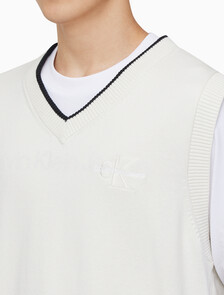 Buy 남성 엠보스드 스웨터 베스트 in color WHITE