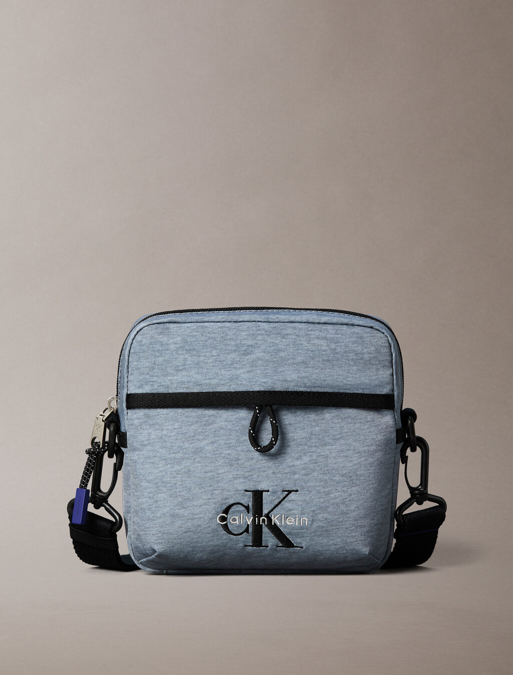 Buy 남성 볼드 로고 나일론 헤더 스퀘어 크로스바디 in color Grey