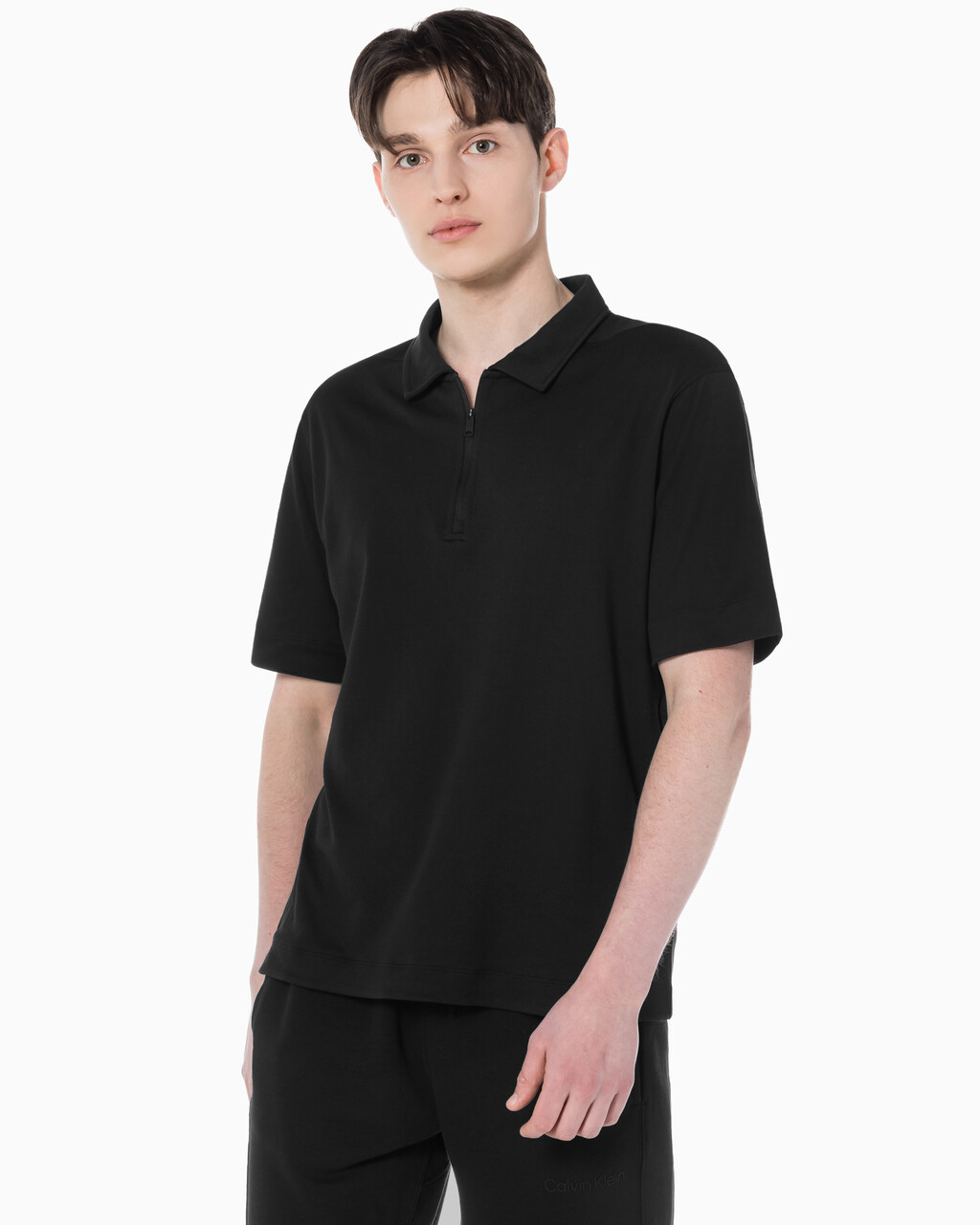 Buy 남성 리플렉티브 로고 레귤러 핏 기능성 집업 폴로 티셔츠 in color BLACK