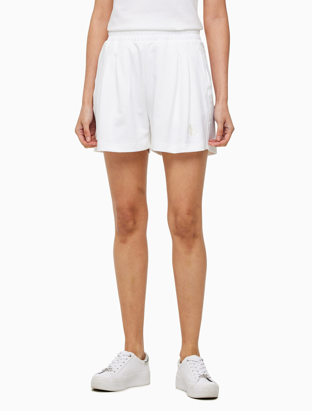 Buy 여성 쿨링 릴렉스드 쇼츠 in color BRIGHT WHITE