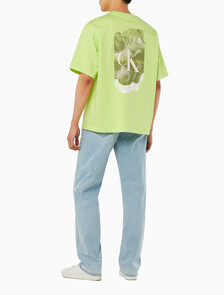 Buy 남성 릴렉스핏 그래픽 기능성 반팔 티셔츠 in color GREEN