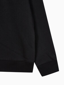Buy 남성 레귤러핏 인스티튜셔널 로고 기모 스웨트셔츠 in color CK BLACK