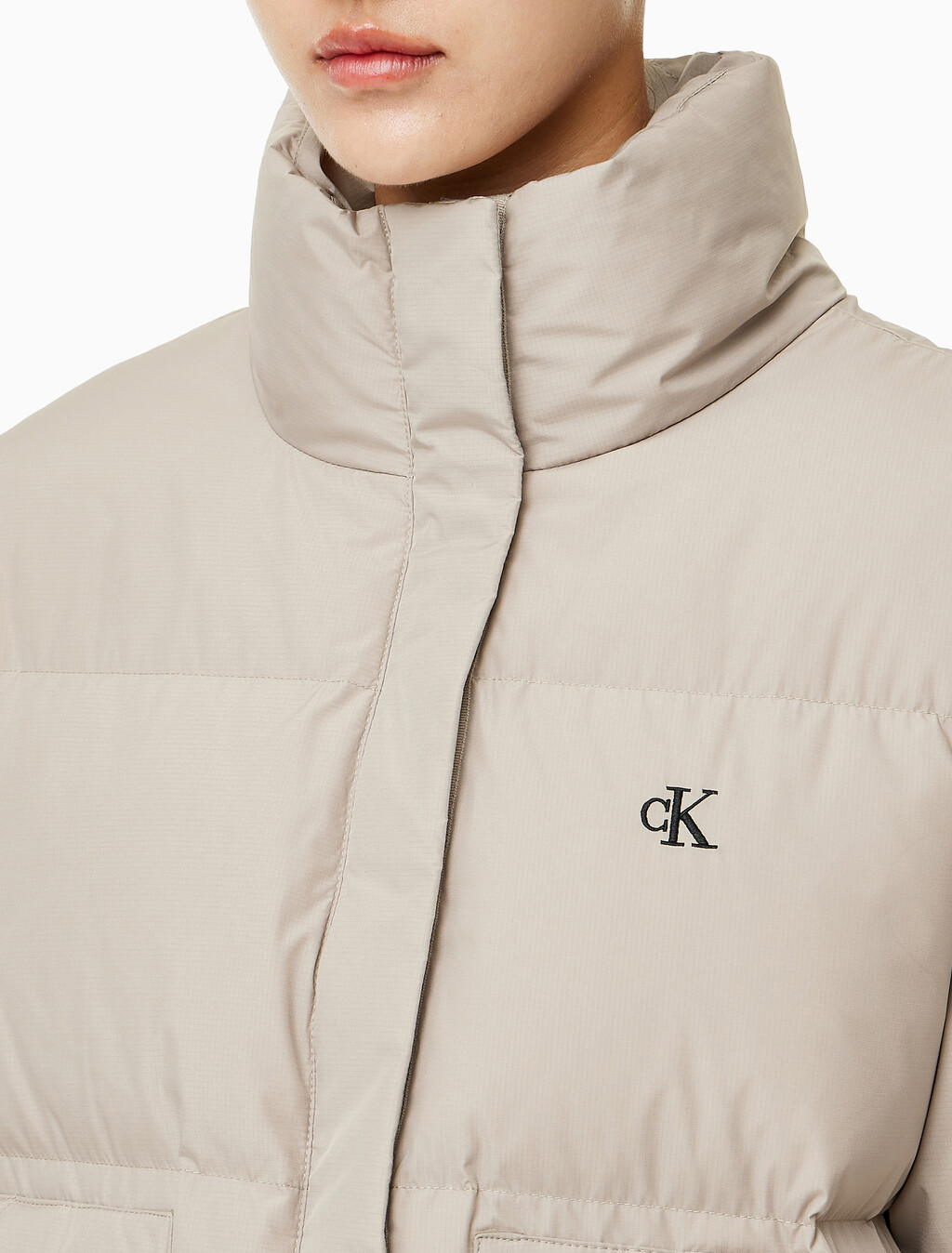 Buy 여성 숏랭스 스탠드 카라 푸퍼 다운 재킷 in color BROWN
