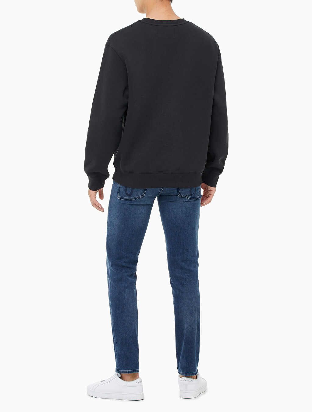 Buy 남녀공용 릴렉스핏 스몰 모노그램 로고 기모 스웨트셔츠 in color CK BLACK