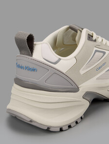 Buy 여성 트레일블레이저 하이크 런 슈즈 in color Ivory