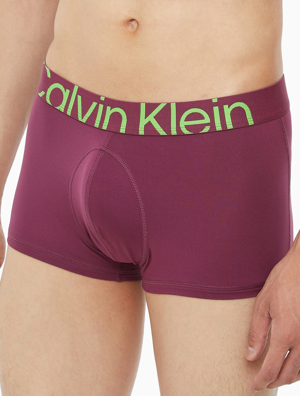 Buy 남성 퓨쳐쉬프트 마이크로 로우라이즈 드로즈 in color AMARANTH 