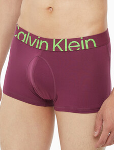 Buy 남성 퓨쳐쉬프트 마이크로 로우라이즈 드로즈 in color AMARANTH 