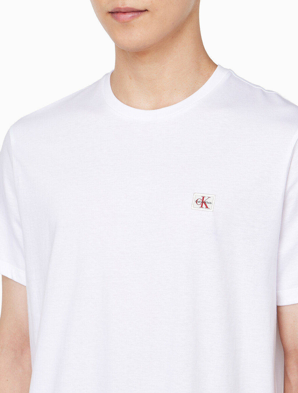 Buy 남성 클래식핏 뱃지 로고 반팔 티셔츠 in color BRIGHT WHITE
