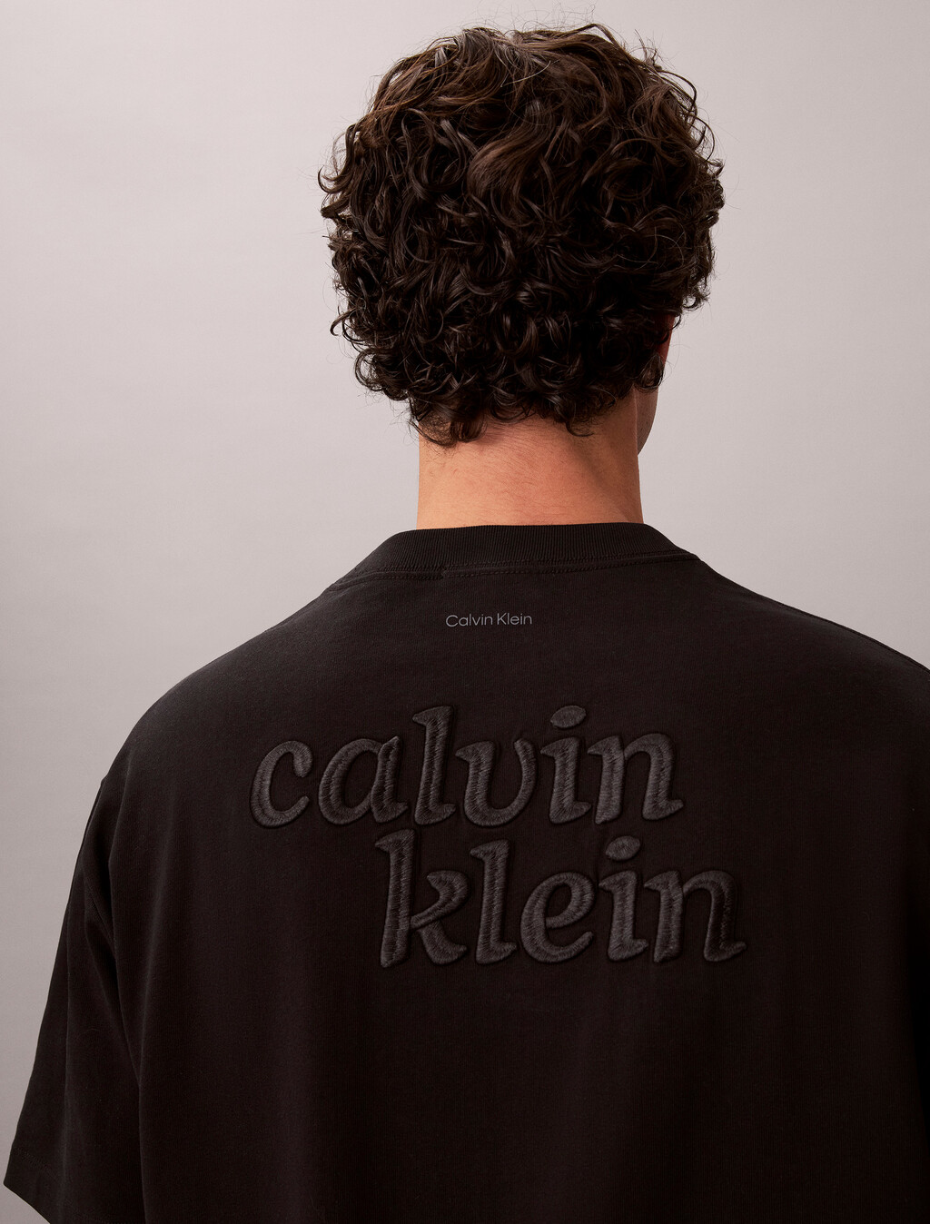 Buy 헤비 오픈엔드 저지 그래픽 티 in color BLACK