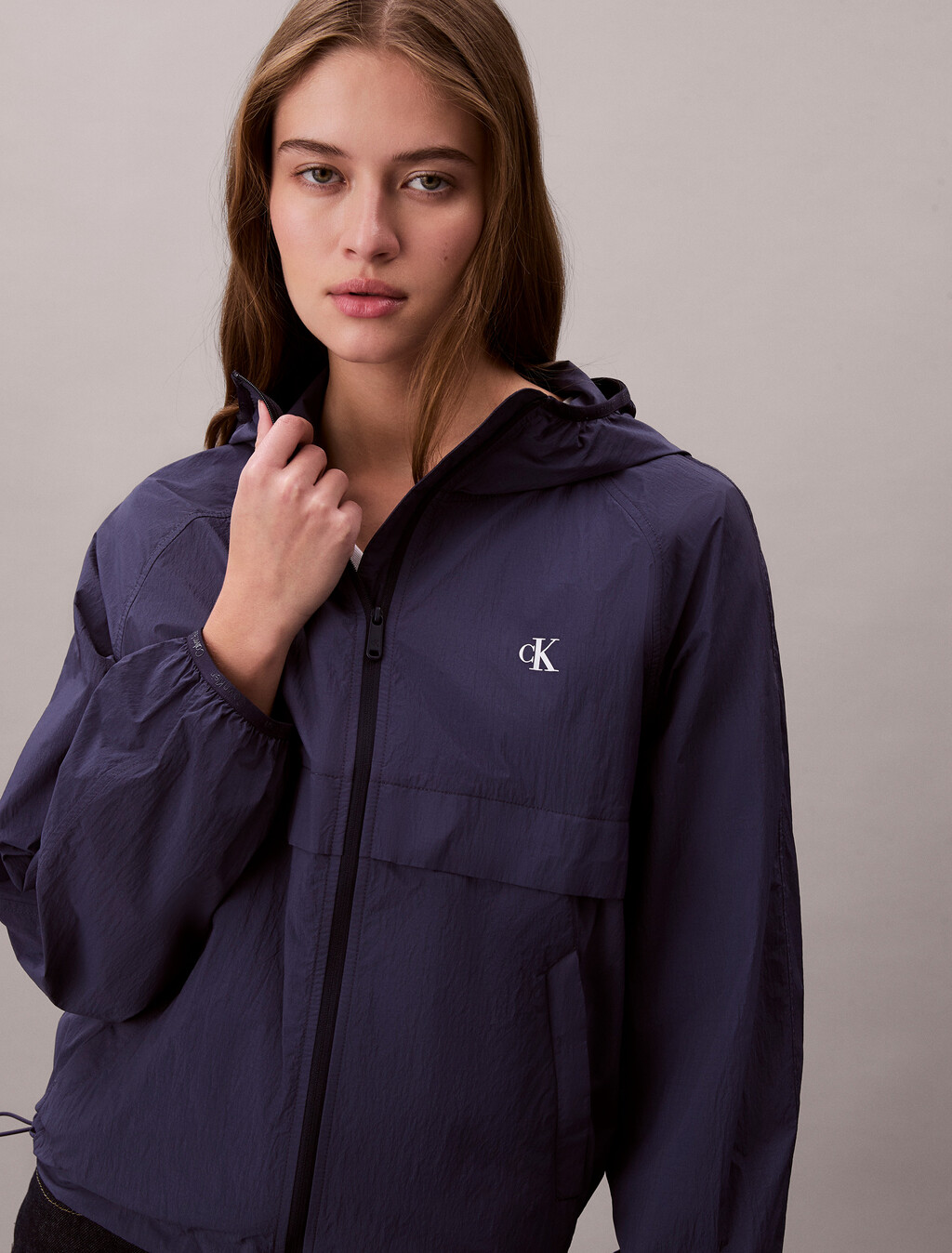 Buy 여성 숏 릴렉스드 패커블 윈드브레이커 in color Evening Blue