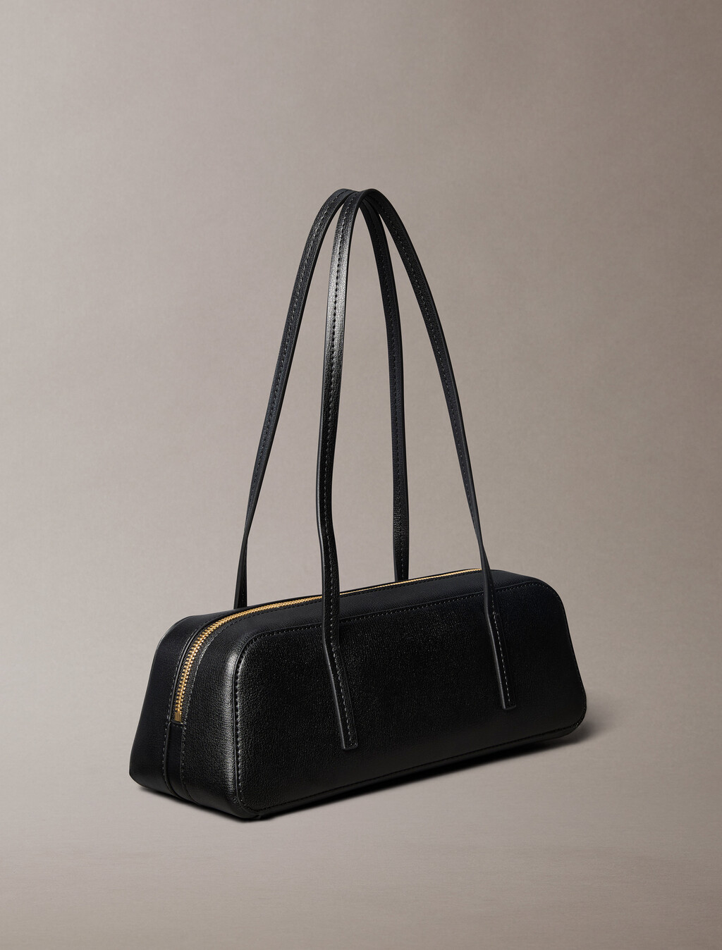 Buy 여성 엠보스드 로고 포일 발레토 백 in color Black/Toasted Coconut