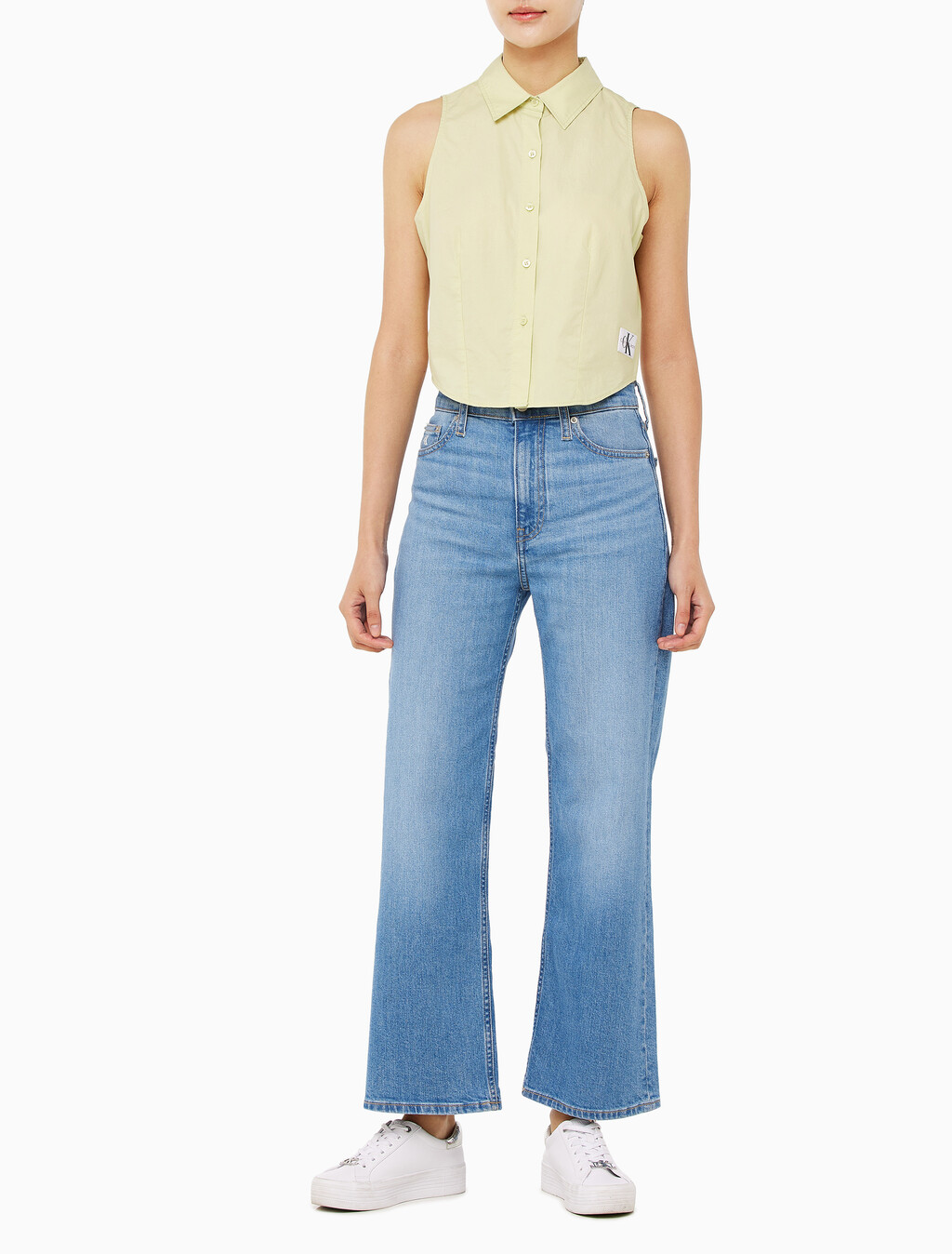 Buy 여성 우븐 라벨 슬리브리스 셔츠 in color GREEN