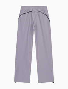 Buy 여성 릴랙스핏 우븐 조거 팬츠 in color BLK AOP/BITTER