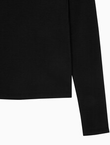 Buy 여성 우븐라벨 크루넥 롱슬리브 탑 in color BLACK