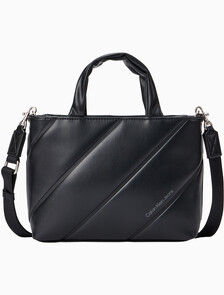 Buy 여성 퀼티드 마이크로 EW 토트 in color BLACK