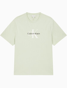 Buy 남성 레귤러핏 히어로 모노그램 로고 반팔 티셔츠 in color TENDER GREENS