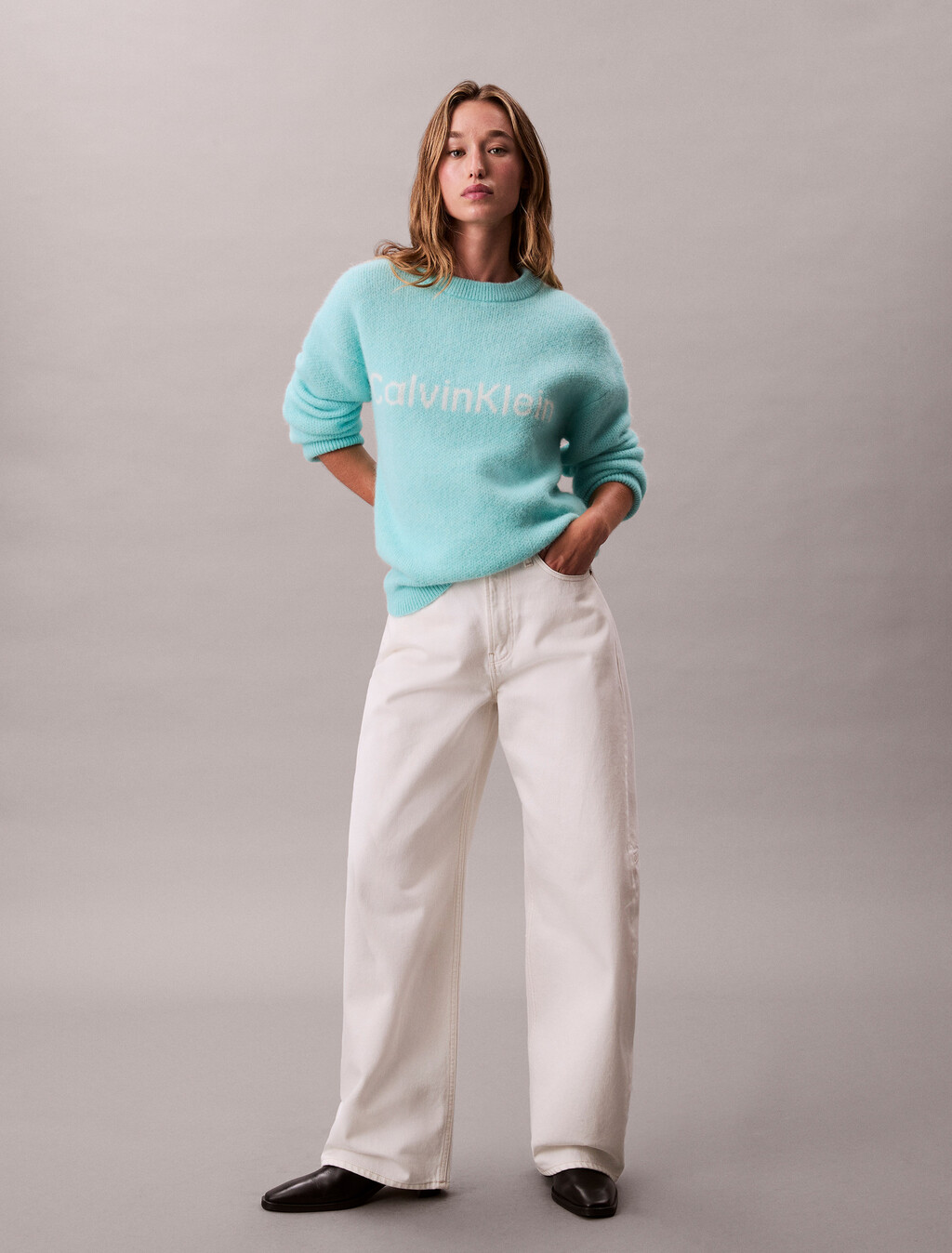 Buy 여성 L/S 알파카 로고 스웨터 in color Turquoise