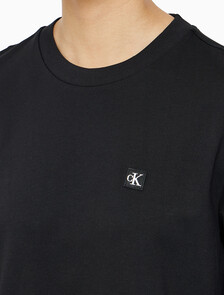 Buy 여성 릴렉스 로고 반팔 티셔츠 in color CK BLACK