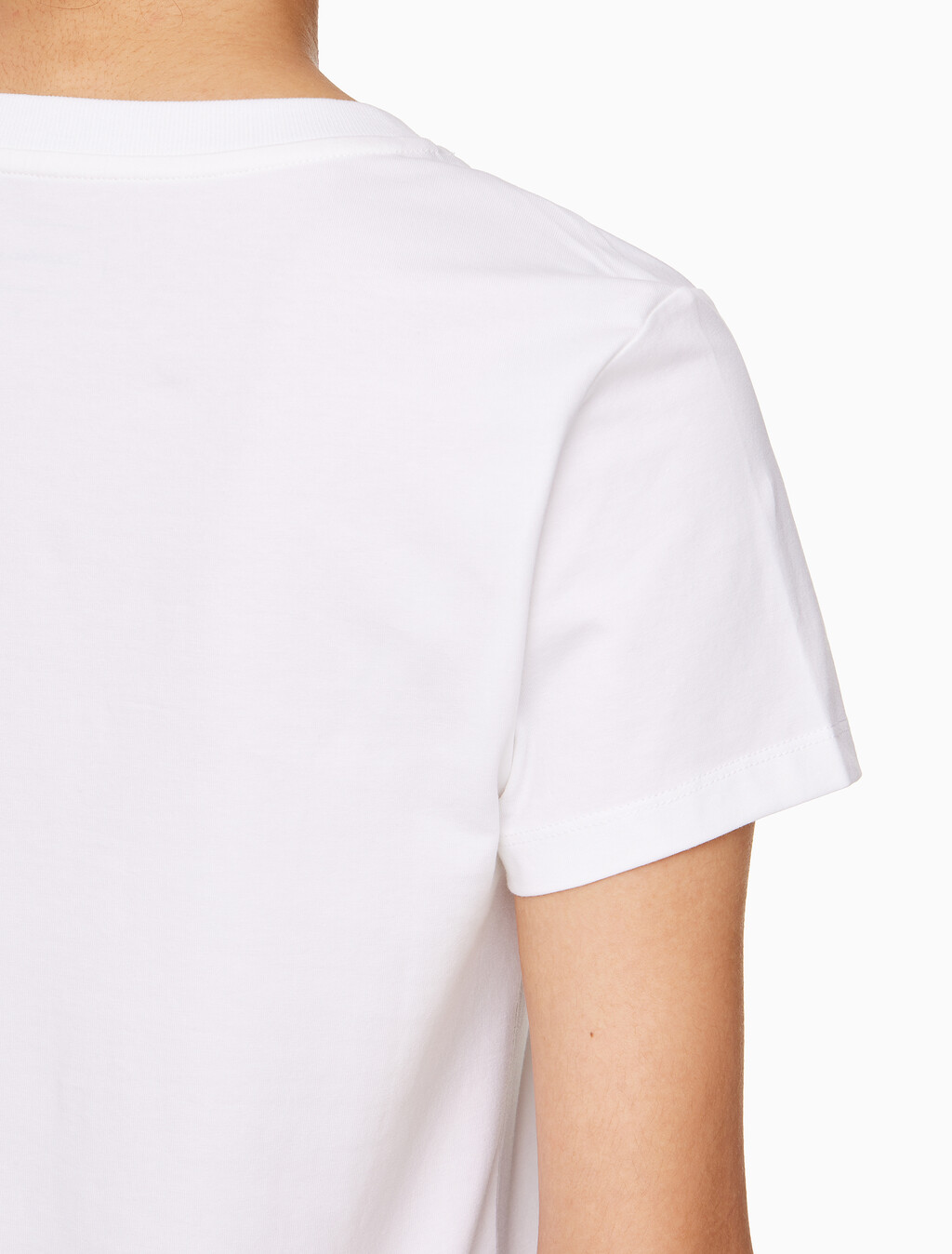 Buy 여성 슬림핏 인스티튜셔널 로고 반팔 티셔츠 in color BRIGHT WHITE