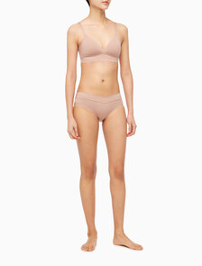 Buy 여성 인비져블 테일러드 NSE AF 트라이앵글 브라 in color SUMMER TAUPE