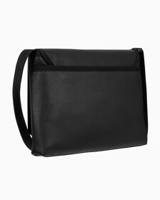 Buy 남성 CKJ 울트라 라이트 메신저백 in color BLACK