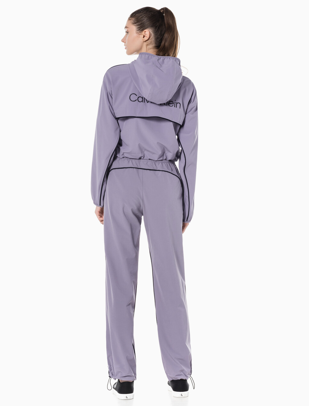 Buy 여성 릴랙스핏 우븐 조거 팬츠 in color BLK AOP/BITTER