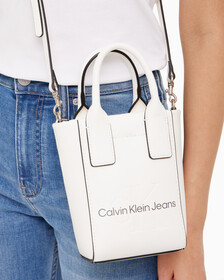 Buy 여성 CKJ 스컬티드 마이크로 토트 모노 크로스백 in color ANCIENT WHITE