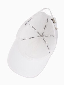Buy 남녀공용 CKJ 타이틀케이스 로고 볼캡 in color BRIGHT WHITE