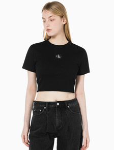 Buy 여성 로고 뱃지 크롭 반팔 티셔츠 in color CK BLACK