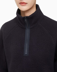 Buy 여성 릴랙스핏 쉐르파 크롭 풀오버 in color BLACK