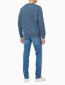 Buy 남성 레귤러핏 CK 뱃지 로고 스웻셔츠 in color BLUE