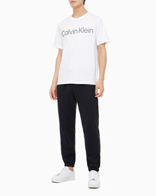 Buy 남성 레귤러 핏 에센셜 볼드 로고 반팔 티셔츠 in color BRIGHT WHITE
