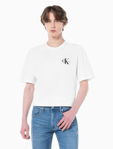 Buy 남성 릴렉스핏 엠보싱 로고 반팔 티셔츠 in color BRIGHT WHITE
