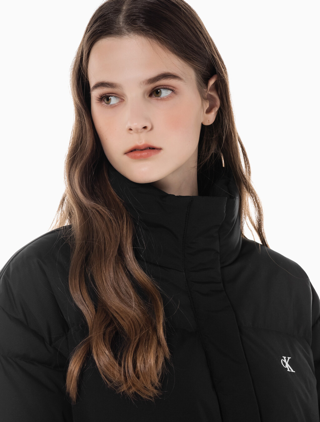 Buy 여성 숏 렝스 스탠드 카라 푸퍼 다운 재킷 in color CK BLACK